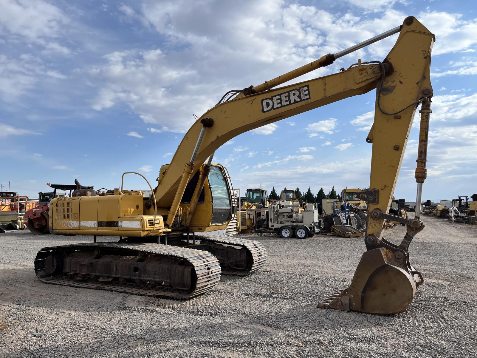 ./imagenes/INVOICE/2019/17921/JOHN DEERE 200LC (4).JPG